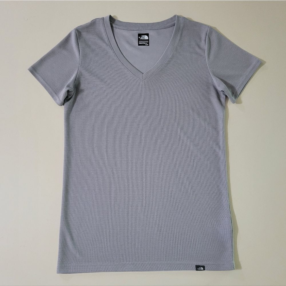North Face Women's Gray Ribbed V-neck Short Sleeve T-shirt